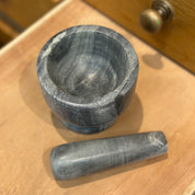 Mortier et pilon en grès