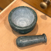 Mortier et pilon en grès
