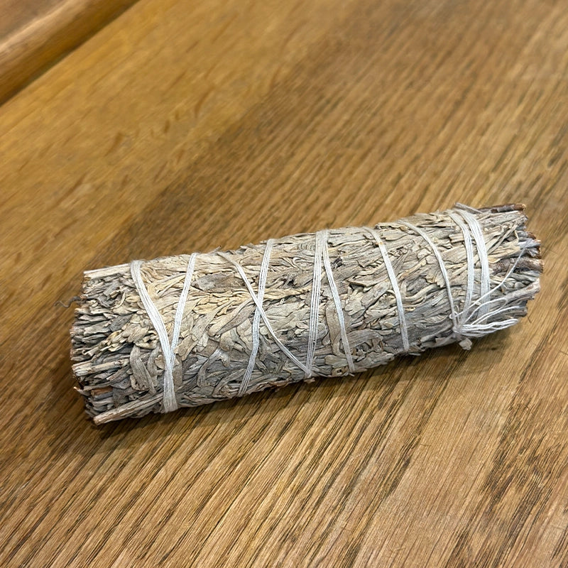 herboristerie-moderne-encens-baton-sauge-bleue.webp